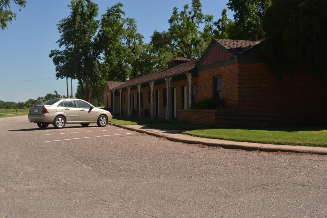 The Evergreen Motel In Kansas Pratt Exterior foto